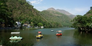 renuka lake - people enjoying boating
