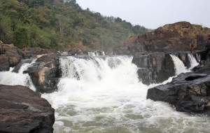 Perunthenaruvi waterfalls