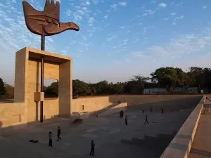 Chandigarh travel guide - Chandigarh Sightseeing Botanical Garden open hand chandigarh Botanical Garden