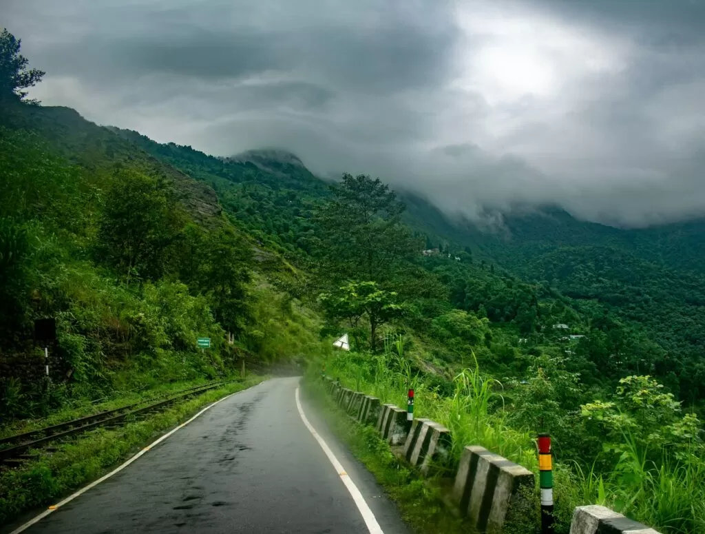 8 best cycling tours in India to Enjoy the Monsoon season monsoon cycling tour india